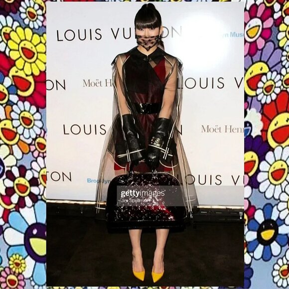 LOUIS VUITTON - EXTREMELY RARE, AUTHENTIC, ICONIC, LACE, MONOGRAM FACE MASK - Picture 7 of 16